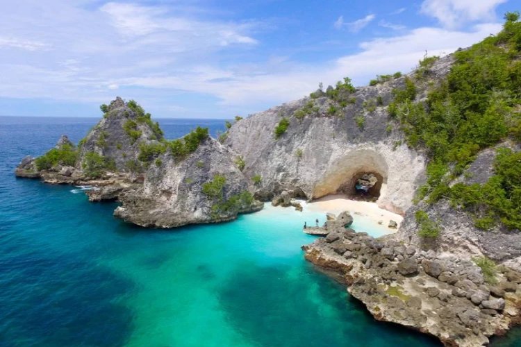Batu Lubang, Banggai Laut